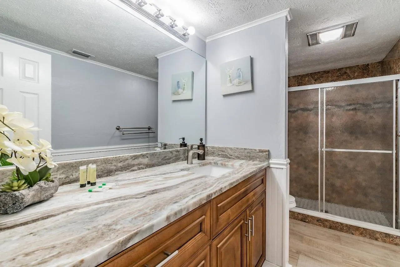 A Large Tropical Estate With 2 Acres Of Space Home Tampa Ferienhaus