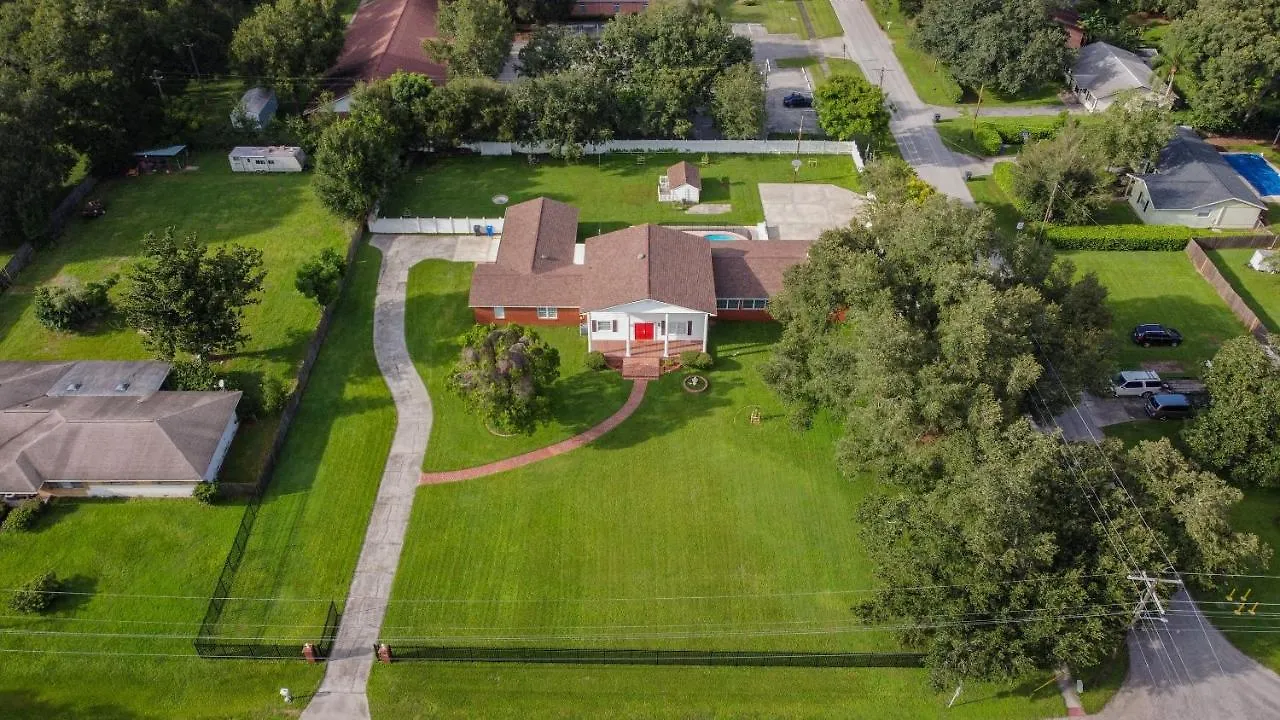 A Large Tropical Estate With 2 Acres Of Space Home Tampa 0*,