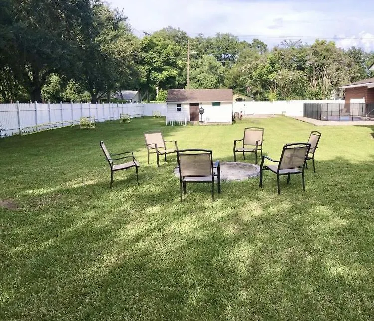 A Large Tropical Estate With 2 Acres Of Space Home Tampa Ferienhaus